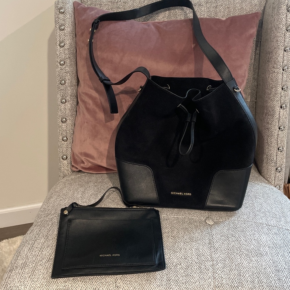 Like new- never used Michael Kors Cary bucket bag